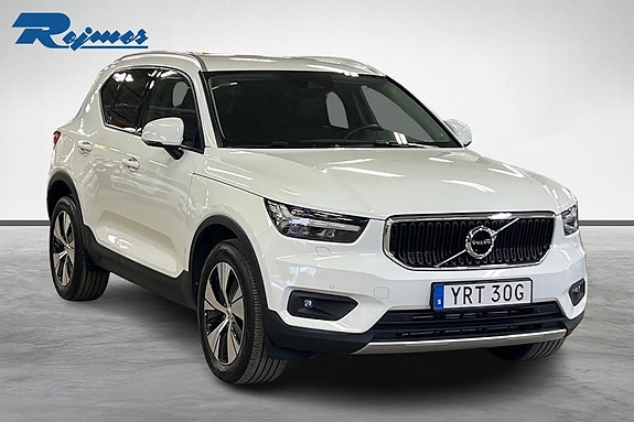 Volvo XC40 3 of 5