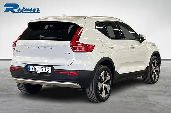 Volvo XC40 4 of 5