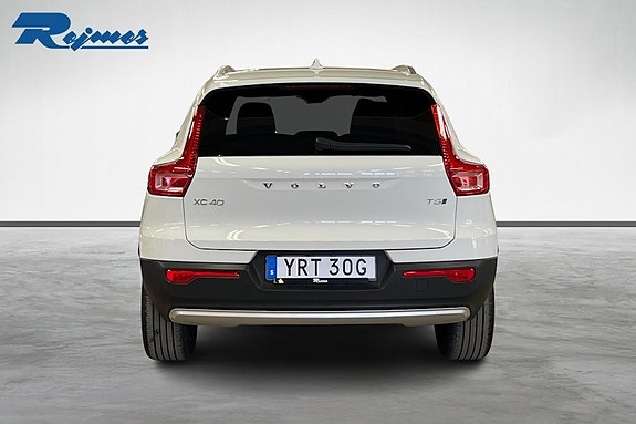 Volvo XC40 5 of 5