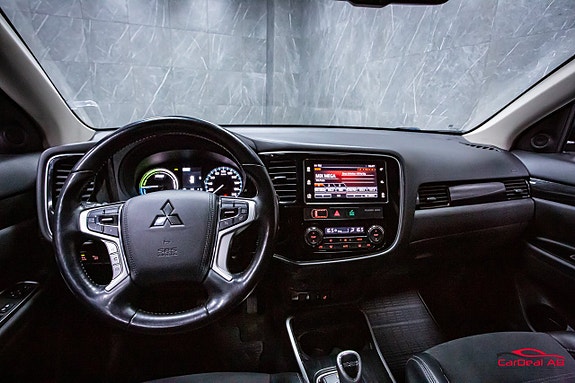 Mitsubishi Outlander 13 of 27