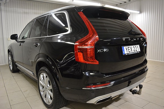 Volvo XC90 4 of 5
