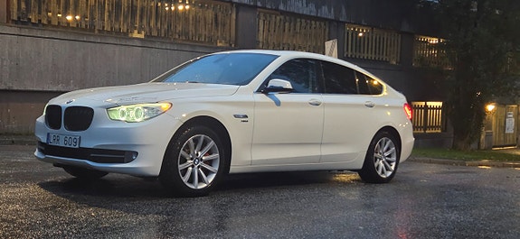 BMW 530d 2 of 5