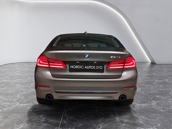BMW 520d 4 of 5