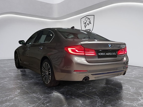 BMW 520d 3 of 5