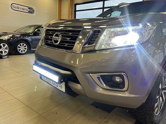 Nissan Navara 2 of 5