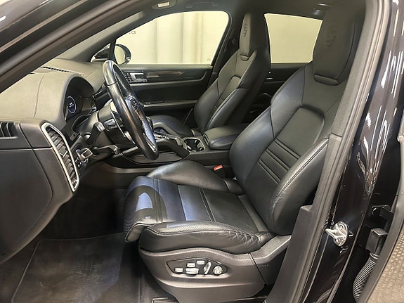 Porsche Cayenne S 7 of 10