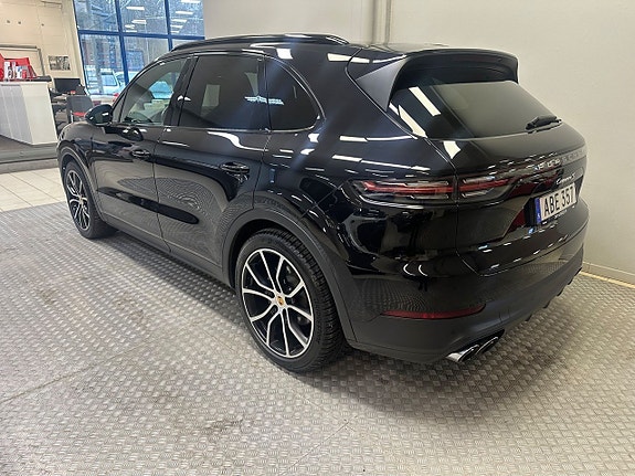 Porsche Cayenne S 4 of 5