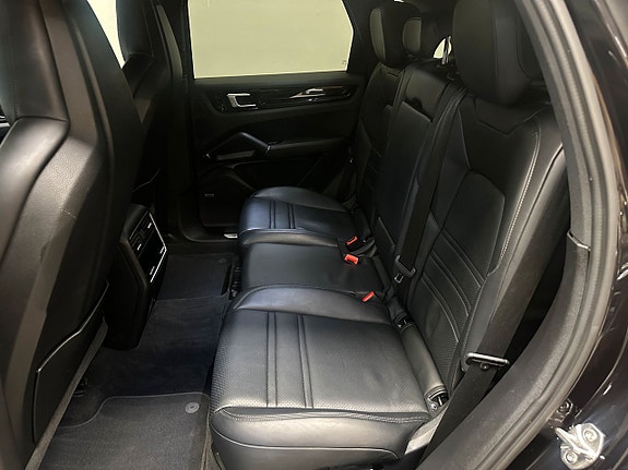 Porsche Cayenne S 10 of 10