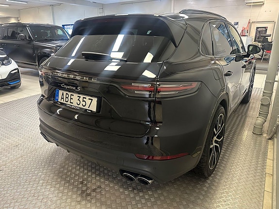 Porsche Cayenne S 5 of 5