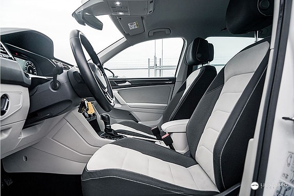 Volkswagen Tiguan 3 of 11