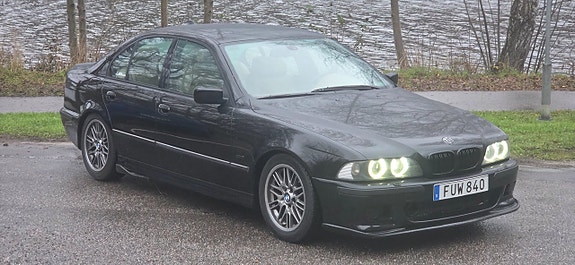 BMW 540i 3 of 5