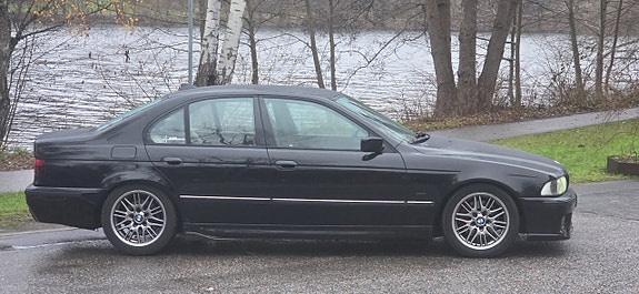 BMW 540i 4 of 5