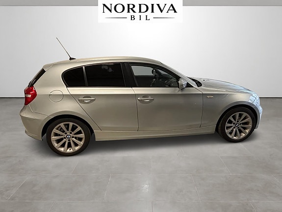BMW 118d 4 of 5