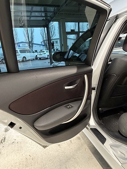 BMW 118d 14 of 17