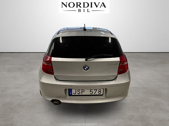 BMW 118d 7 of 17