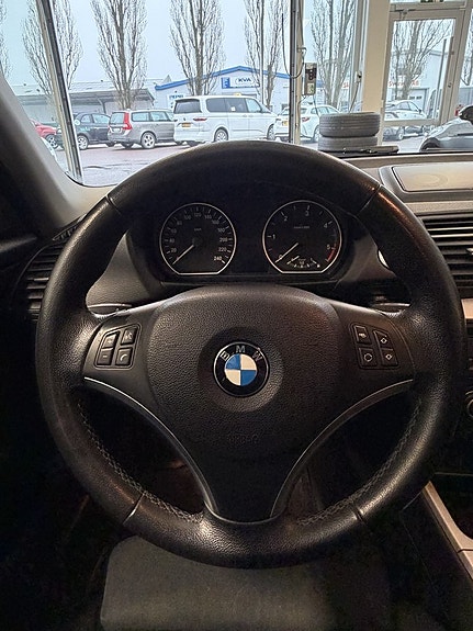 BMW 118d 9 of 17