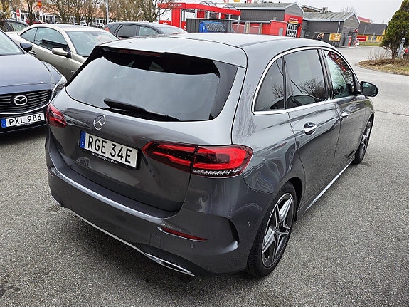 Mercedes-Benz B200 5 of 5
