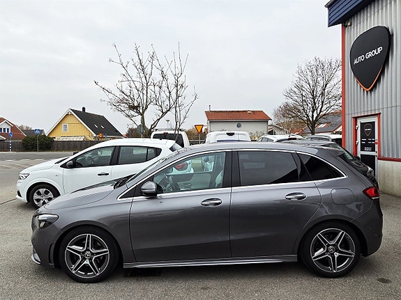 Mercedes-Benz B200 2 of 5