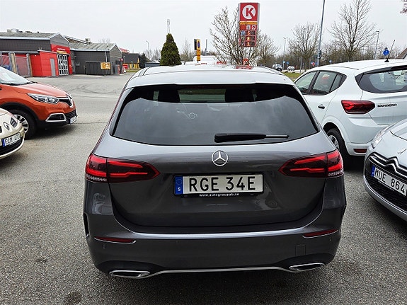 Mercedes-Benz B200 6 of 17