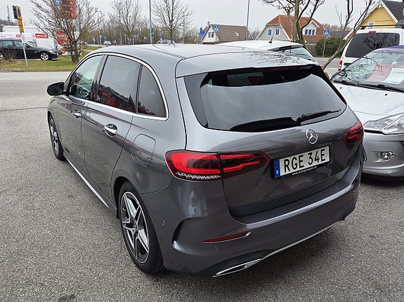Mercedes-Benz B200 7 of 17