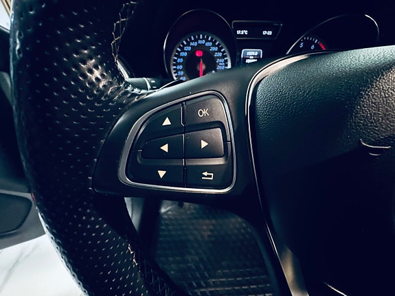 Mercedes-Benz CLA200 13 of 22