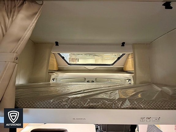 Adria Matrix Plus 670 SL 6 of 18