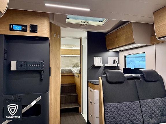 Adria Matrix Plus 670 SL 5 of 18