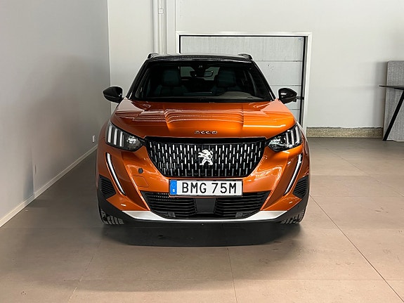 Peugeot 2008 2 of 5