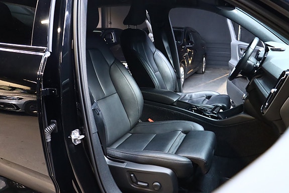 Volvo XC40 15 of 30
