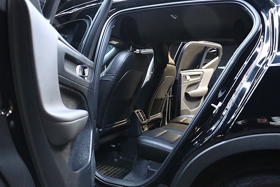 Volvo XC40 14 of 30