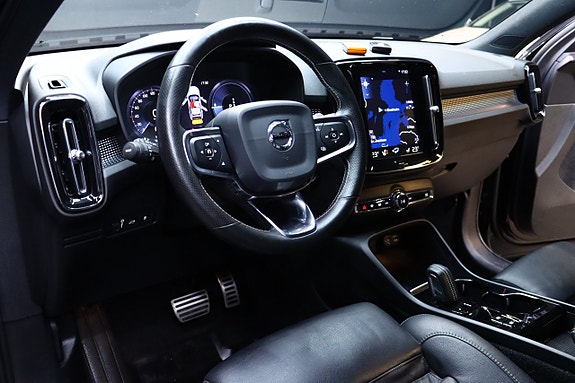 Volvo XC40 12 of 30