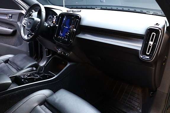 Volvo XC40 16 of 30