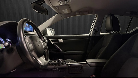 Lexus CT200h 7 of 11