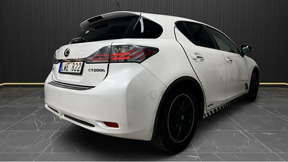 Lexus CT200h 4 of 5