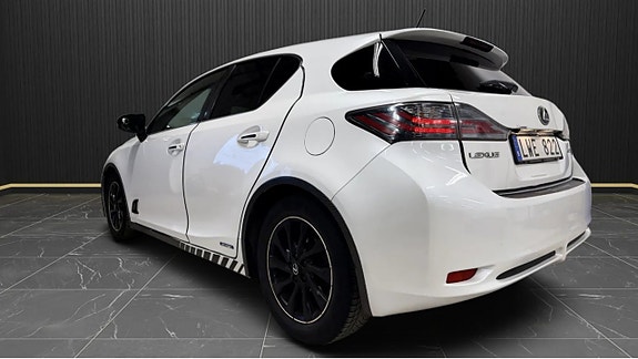 Lexus CT200h 3 of 5