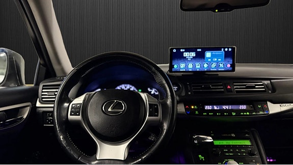 Lexus CT200h 9 of 11