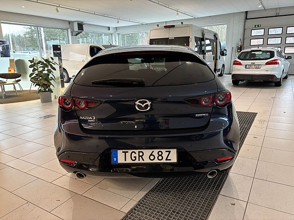 Mazda 3 4 of 5