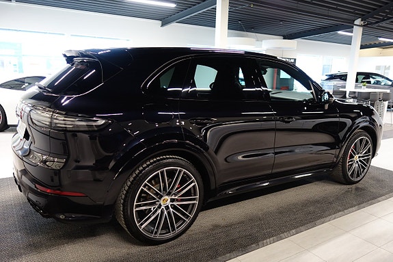 Porsche Cayenne GTS 4 of 5