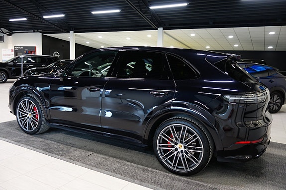 Porsche Cayenne GTS 3 of 5