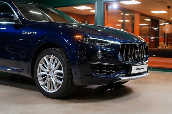Maserati Levante 2 of 5