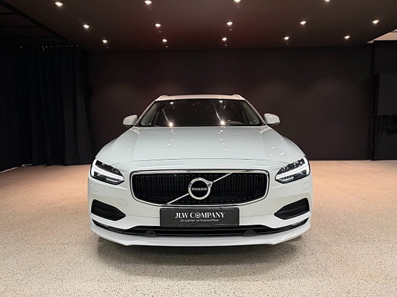 Volvo V90 2 of 5