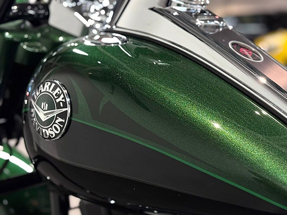Harley-Davidson Road King CVO 110 Cui Screamin' Eagle V&H Sv-Såld *SE UTR* 23 of 27