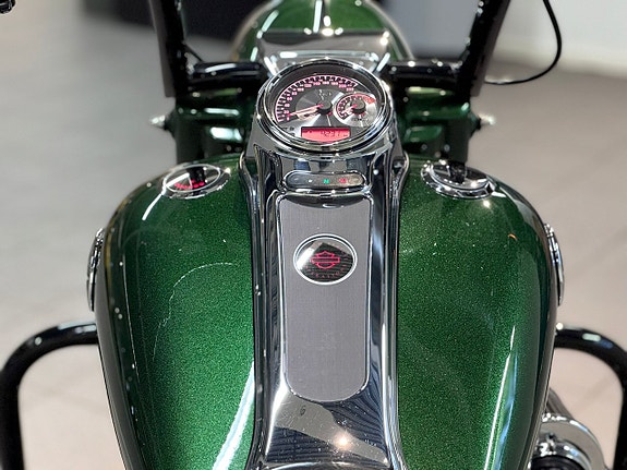 Harley-Davidson Road King CVO 110 Cui Screamin' Eagle V&H Sv-Såld *SE UTR* 15 of 27