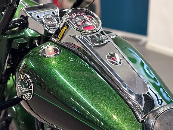 Harley-Davidson Road King CVO 110 Cui Screamin' Eagle V&H Sv-Såld *SE UTR* 14 of 27