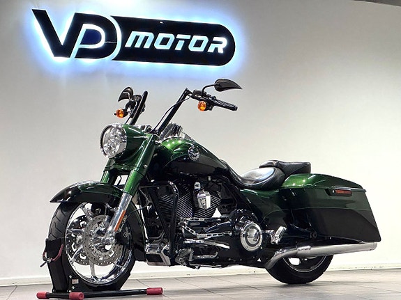 Harley-Davidson Road King CVO 110 Cui Screamin' Eagle V&H Sv-Såld *SE UTR*