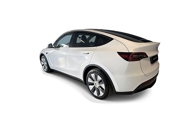 Tesla Model Y 5 of 5