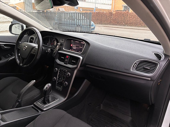 Volvo V40 20 of 24