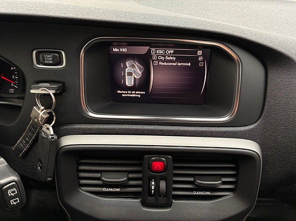 Volvo V40 15 of 24