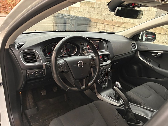 Volvo V40 19 of 24