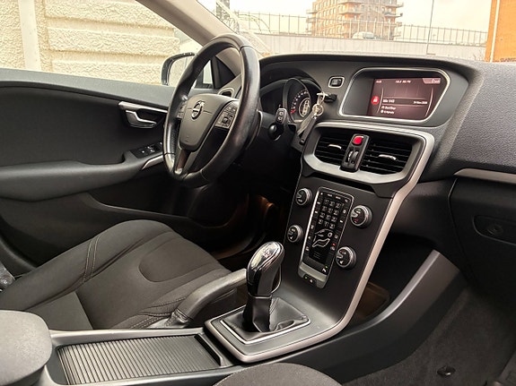 Volvo V40 14 of 24